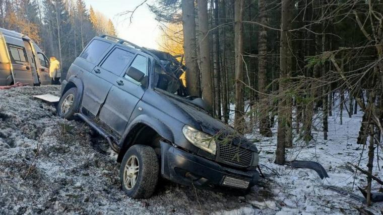Автоледи не удержала машину на повороте