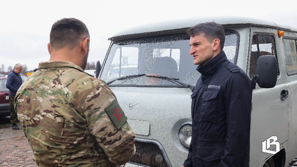 Выборжцы помогают воинам всем миром