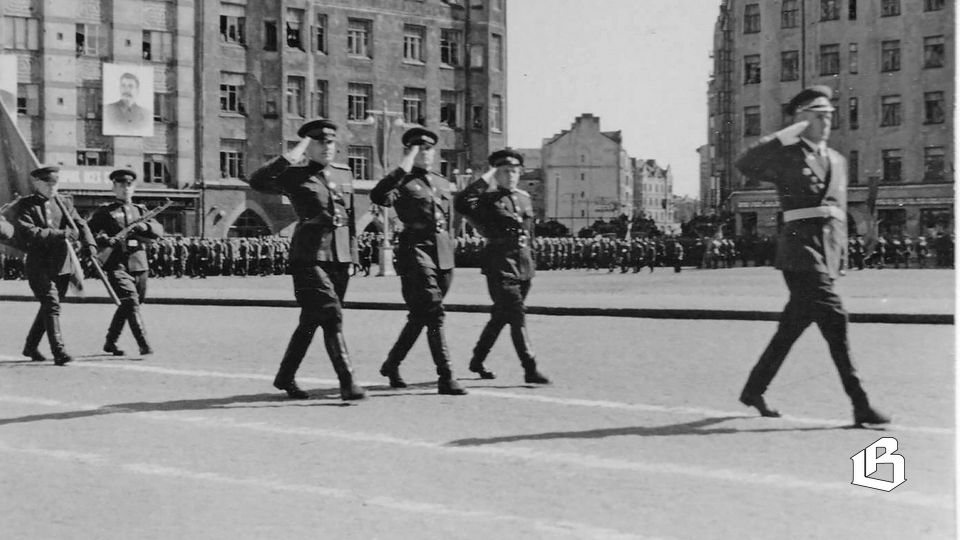 Листая семейный альбом: о войне, любви и дружбе