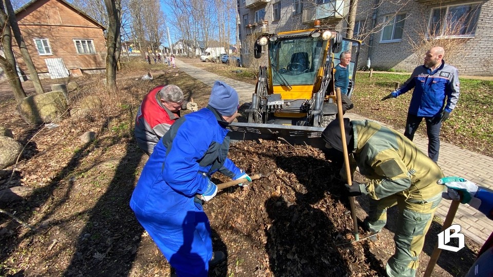 Портовики, муниципалы и жители  навели порядок в Приморске