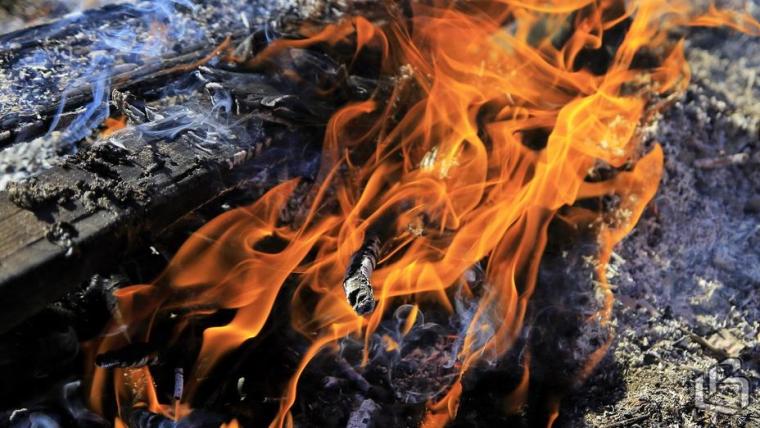 Вчера пожарные два раза выезжали в поселок Возрождение и один раз в СНТ