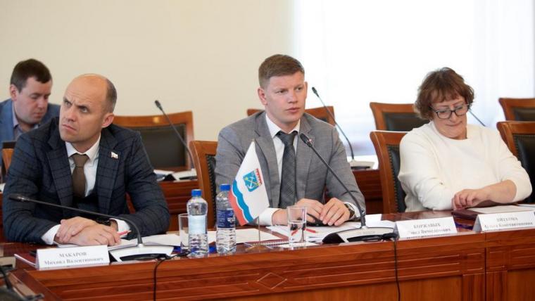 В Вологде депутаты ЗакС Ленобласти обсуждали меры поддержки культурного наследия 