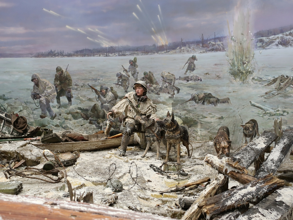 Знаки памяти: поклонный крест с неугасимой лампадой у Ладожского моста