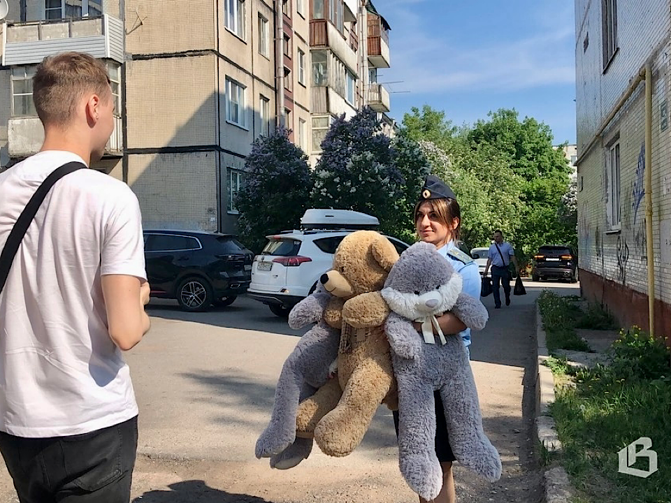  Выборгские приставы-исполнители устроили детям в КЦСОН маленький праздник
