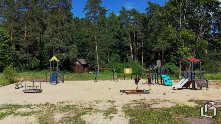 В Каменногорске возводят детскую площадку