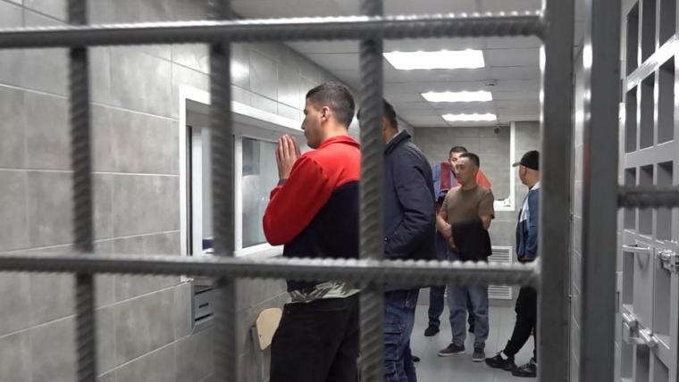 В Петербурге провели масштабный рейд по выявлению незаконных мигрантов