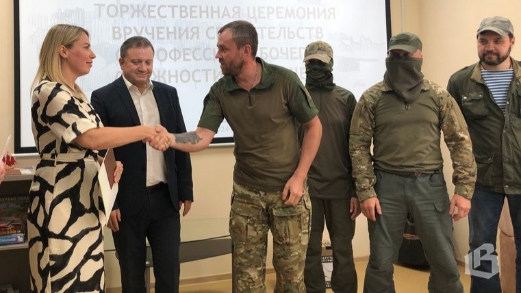 Десять выпускников курсов операторов БПЛА получили свидетельства об окончании обучения