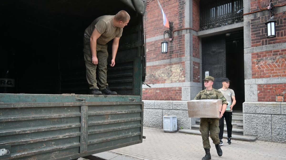 Очередной гуманитарный груз  отправился из Выборгского района в зону СВО