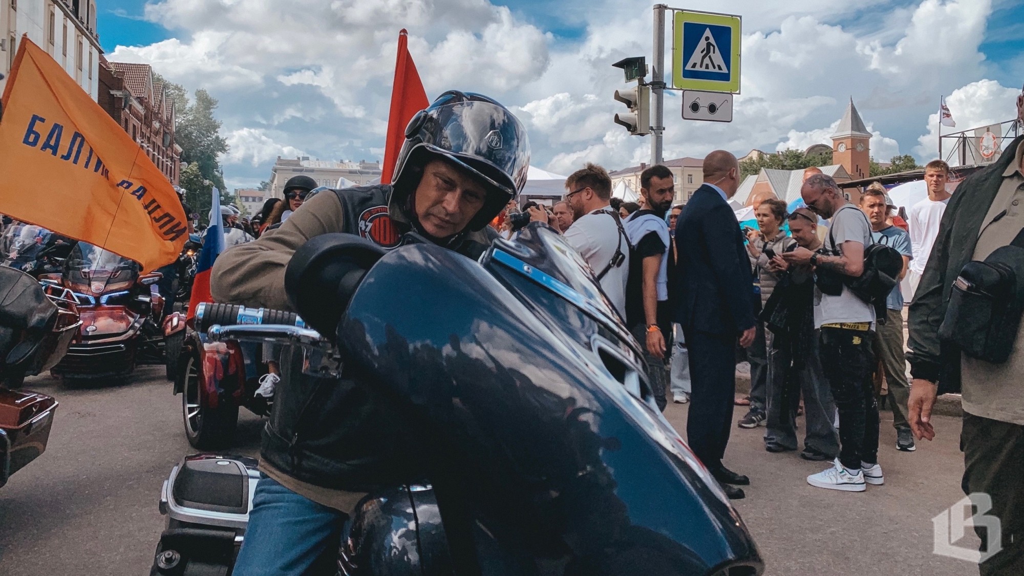 Александр Дрозденко принимает участие в мотопробеге на фестивале Балтик Ралли в Выборге 