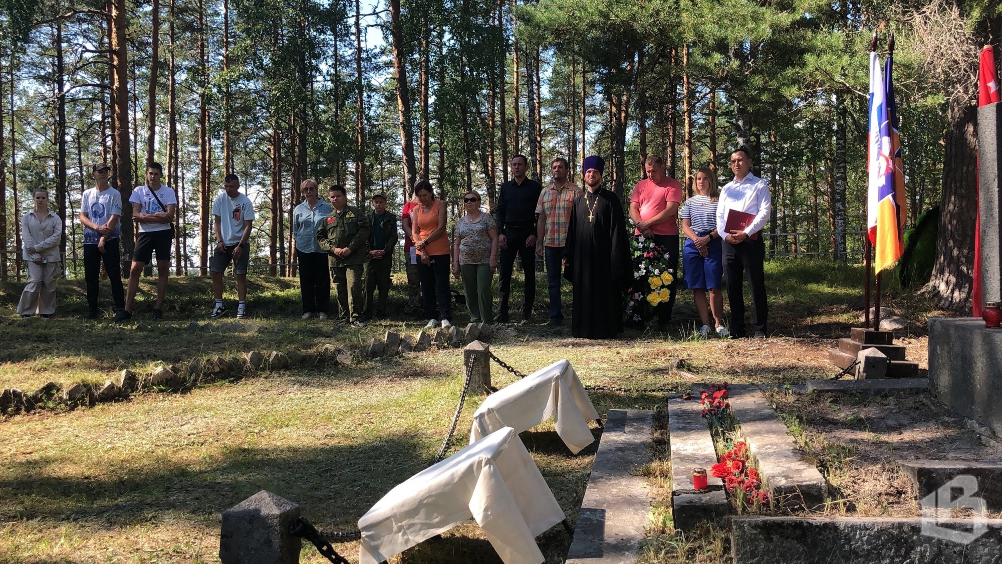 Провели субботник, установили мемориальные плиты, почтили память