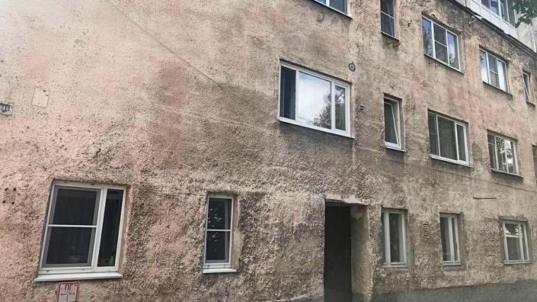 Госжилнадзор тоже проверил выборгский дом после обрушения подъездного потолка