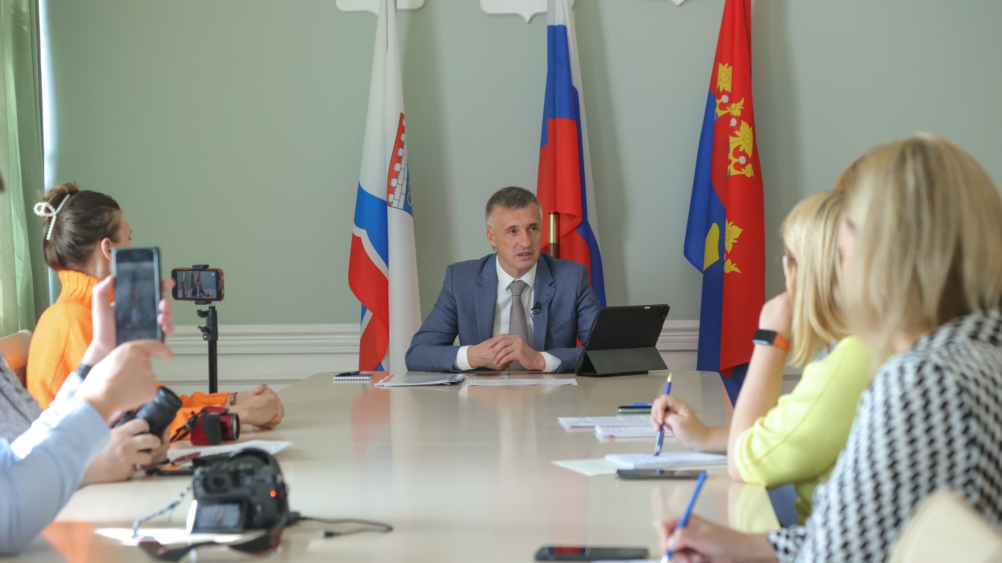 Валерий Савинов рассказал, как решаются актуальные для Выборгского района вопросы