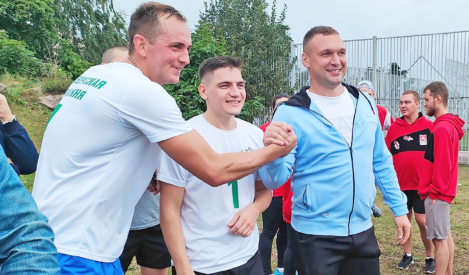 В труде и спорте за рекорды спорьте!