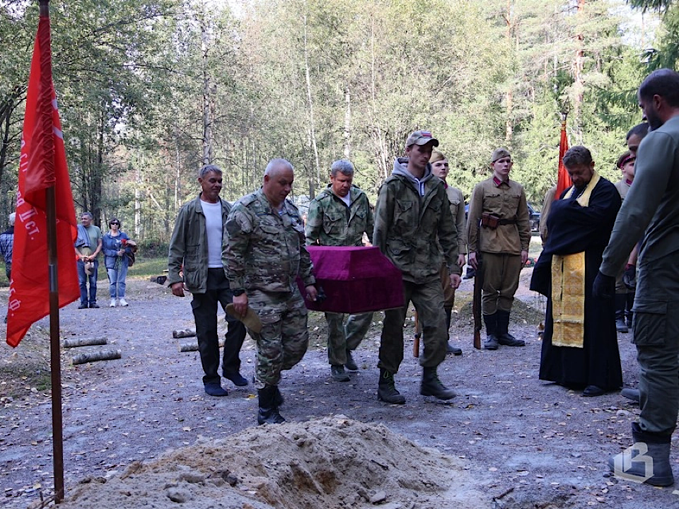 Под Выборгом поисковики предали земле ещё 16 красноармейцев 