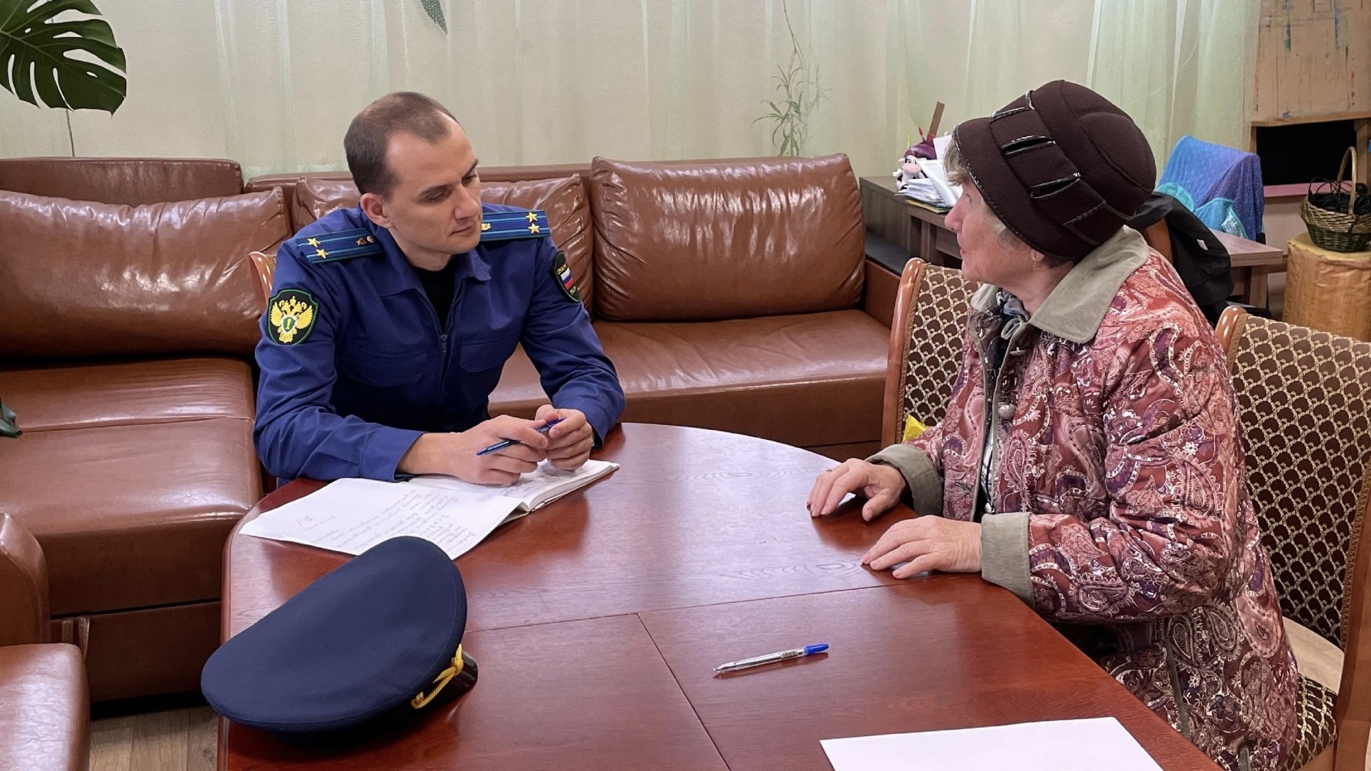 В преддверии Дня пожилого человека прокуратура консультирует эту категорию выборжцев