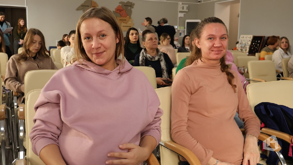 Будущие мамы по случаю праздника встретились со специалистами разных ведомств