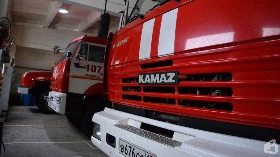 В Выборгском районе продолжали гореть бани и дачные дома