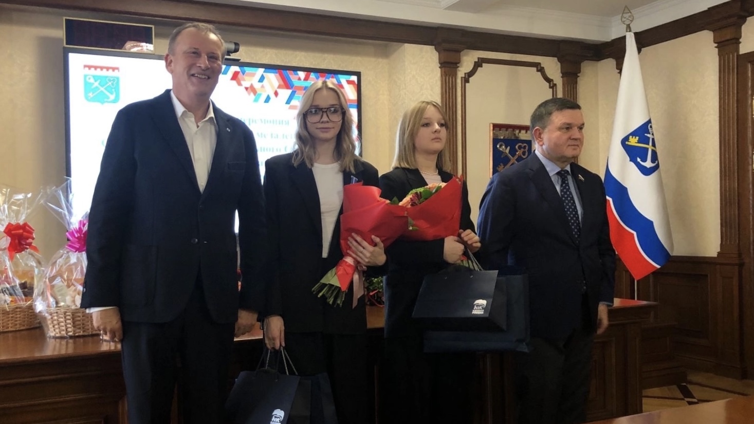 Награды нашли героев-подростков