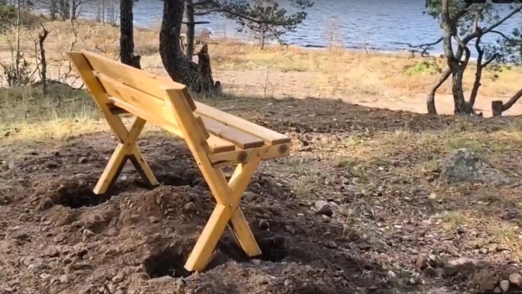 «Семейные» скамейки для экотропы появились в Приморске