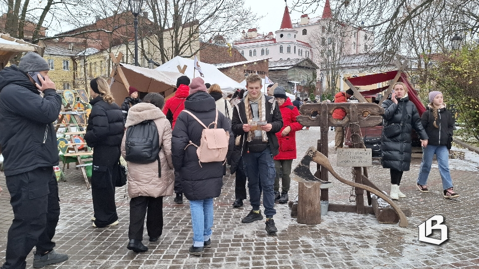 Горожан и гостей города веселили и потчевали от души