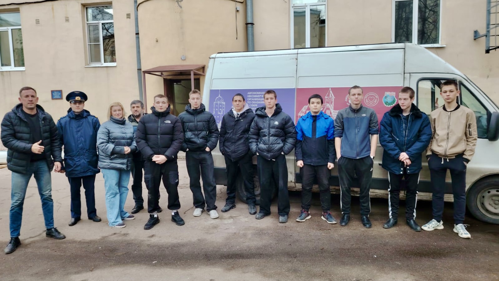 Выборжцы отправляют на Донбасс мягкий инвентарь и форменную одежду