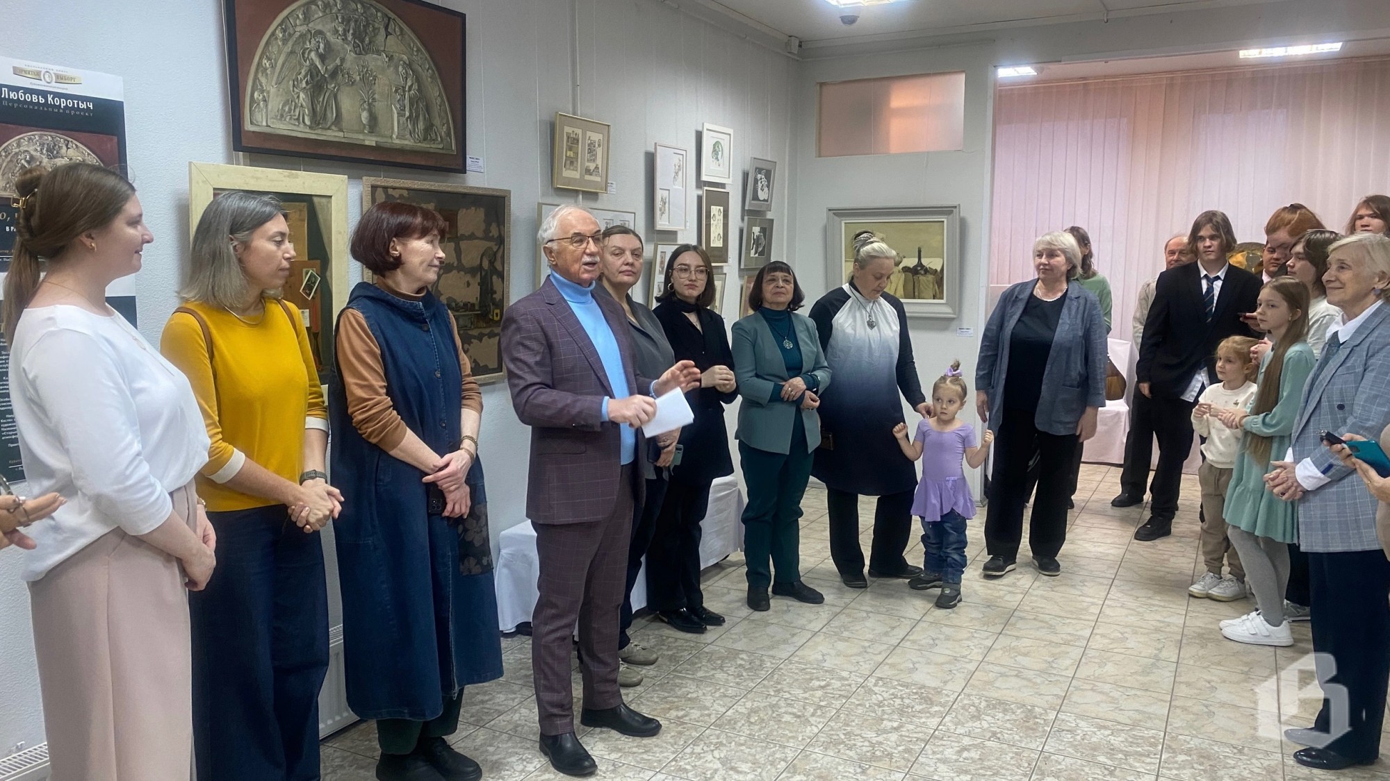 Ищите женщину в галерее на Димитрова 