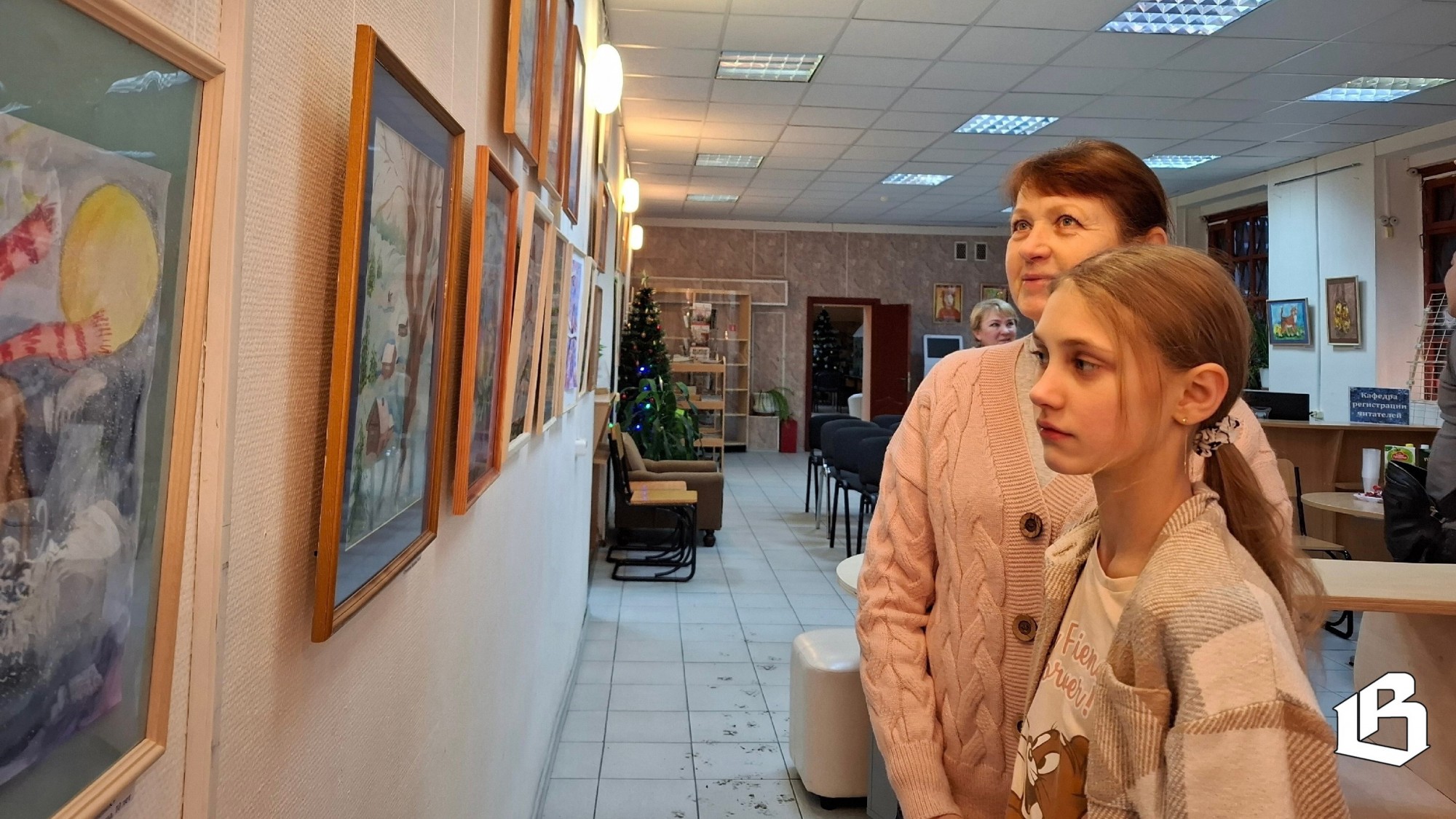 Работы воспитанников студии «Палитра» весь декабрь будут радовать читателей библиотеки на Спортивной, 10