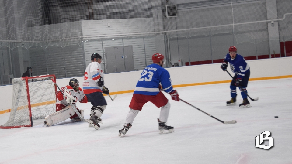 В хоккей играют настоящие мужчины!