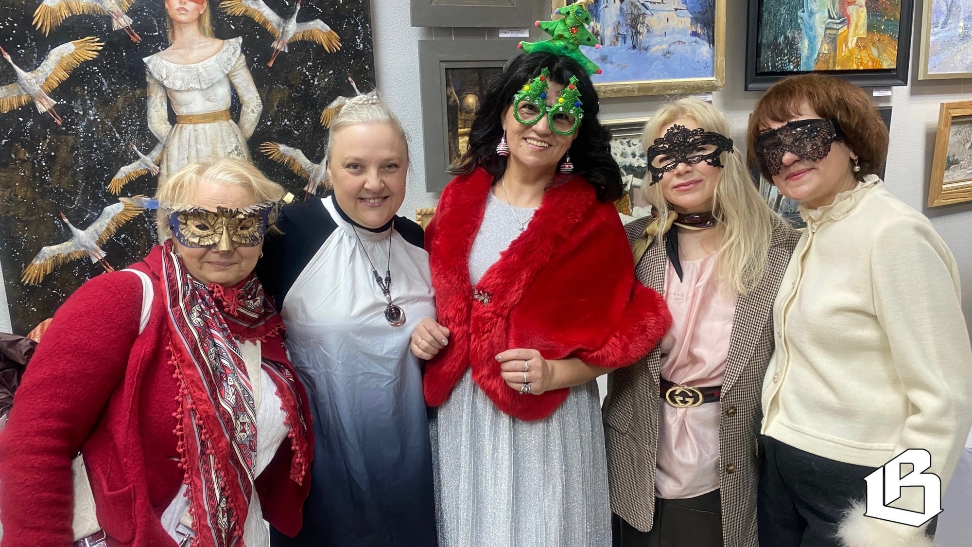 Художники приносят праздник