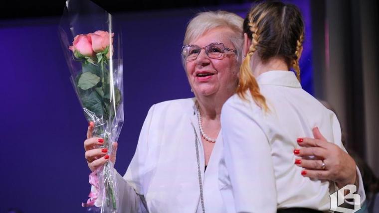 Педагогам хотят платить за успехи учеников по всей России