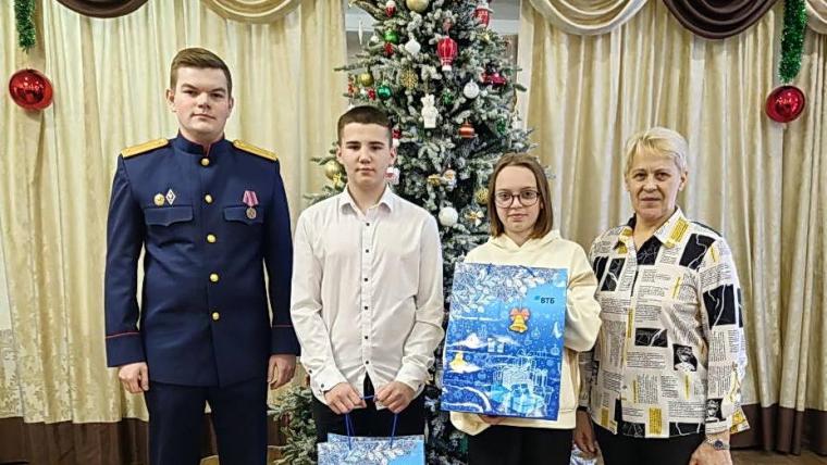 Выборгский следком вновь стал Дедом Морозом для детей-сирот