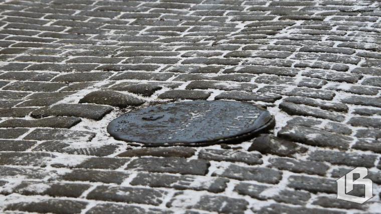 Леноблводоканал напоминает, куда обращаться по поводу открытых колодцев