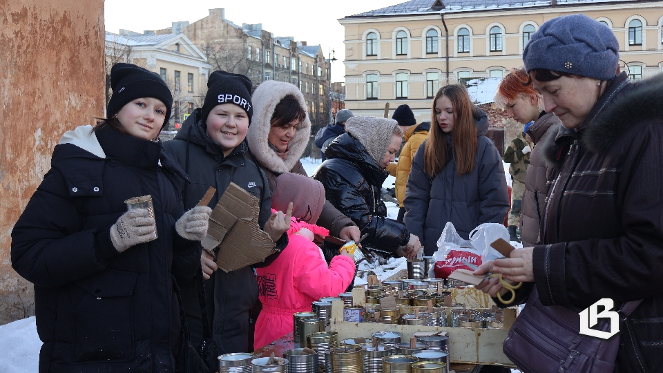 Изготовление окопных свечей продолжается