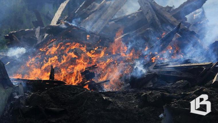 Пожарные боролись с огнем и выезжали на ДТП
