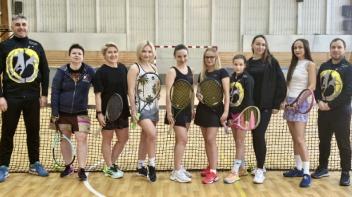 Дамы вышли на корт