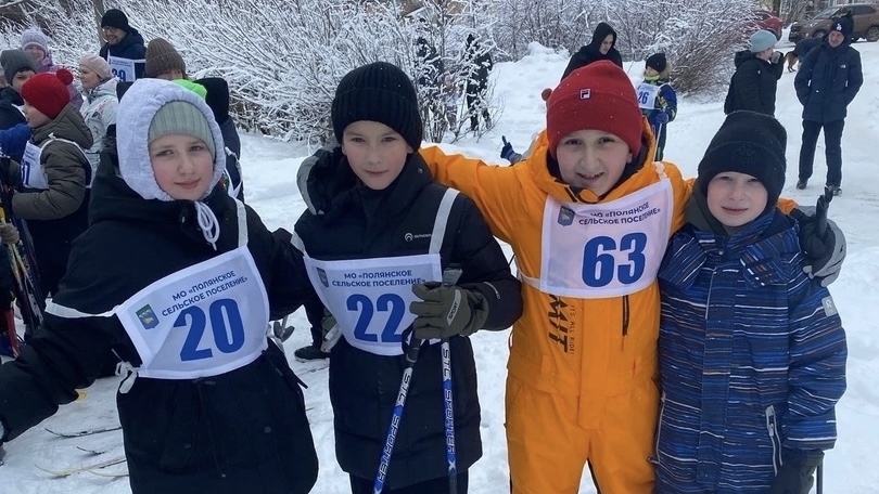 В Полянах встали на лыжи