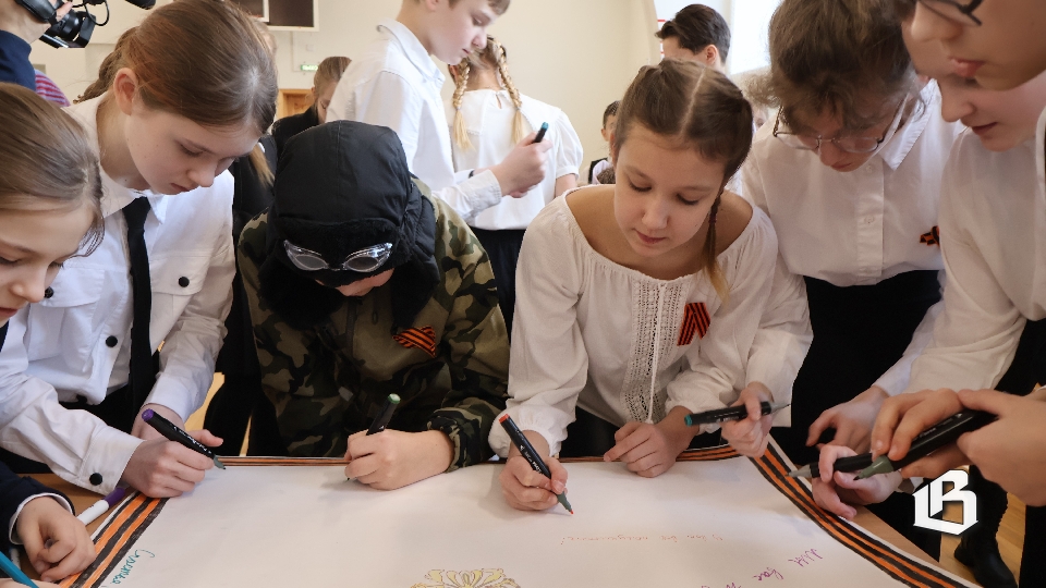 В память о героях Великой Отечественной,  в честь продолжателей славных ратных подвигов 