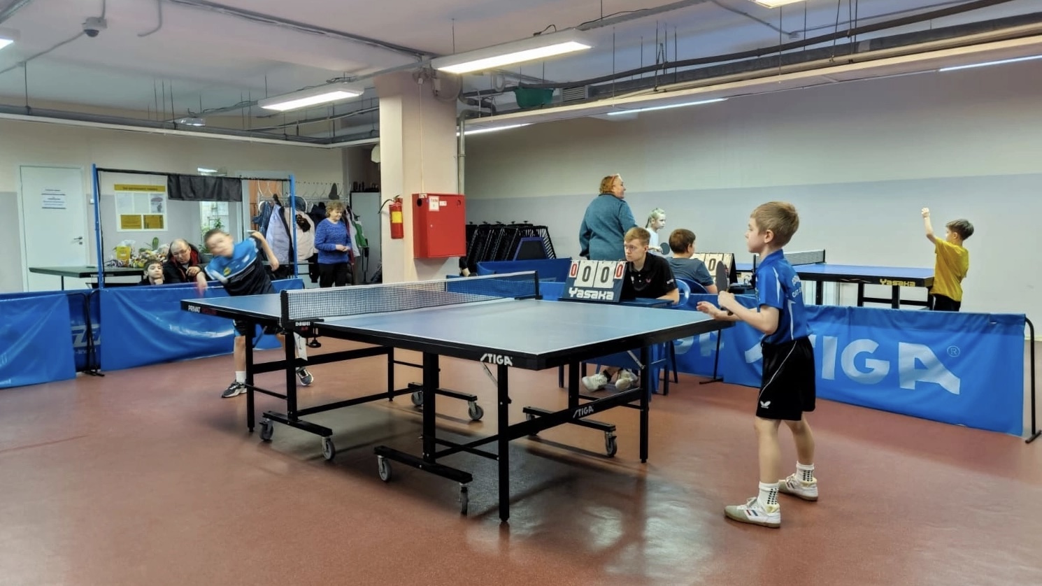 Юные теннисисты сыграли в честь праздника