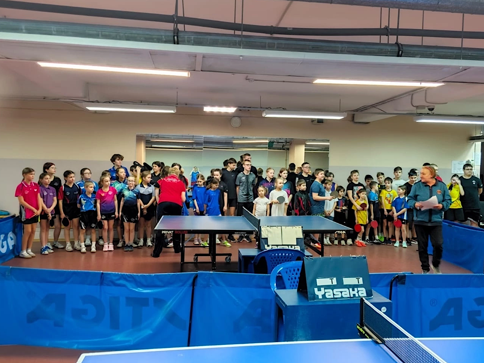 Юные теннисисты сыграли в честь праздника