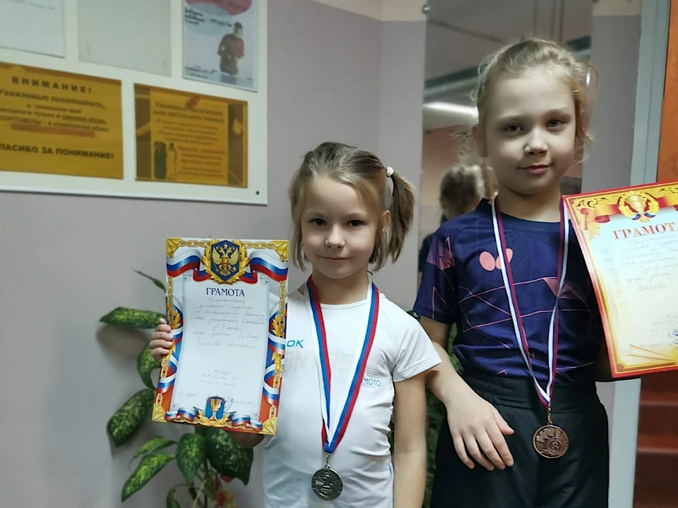 Юные теннисисты сыграли в честь праздника