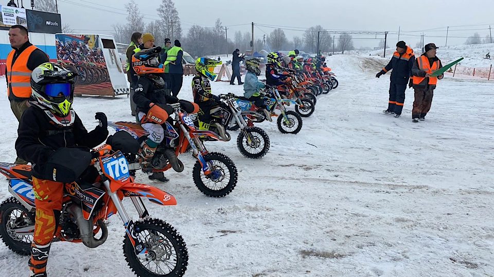 Выборгские спортсмены достойно выступили  на мотокроссе в Боровичах