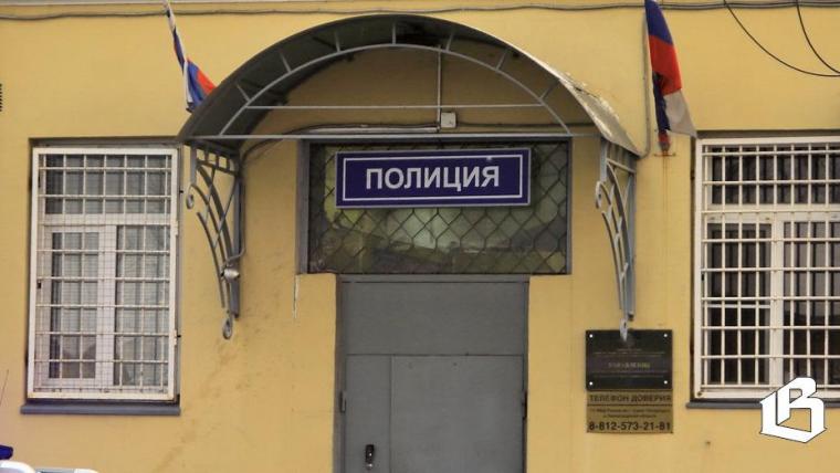 Водителя «БМВ», остановившего автобус, разыскивают за «хулиганку»