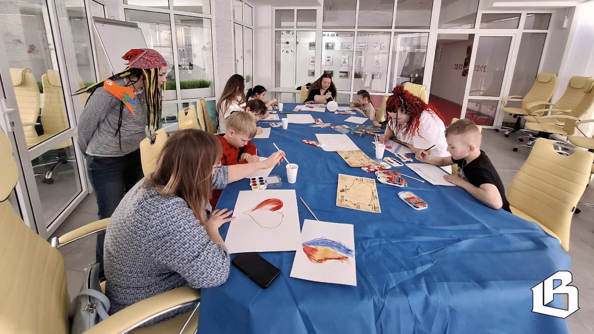 Сегодня посетители Семейного МФЦ в Выборге играли, веселились, рисовали