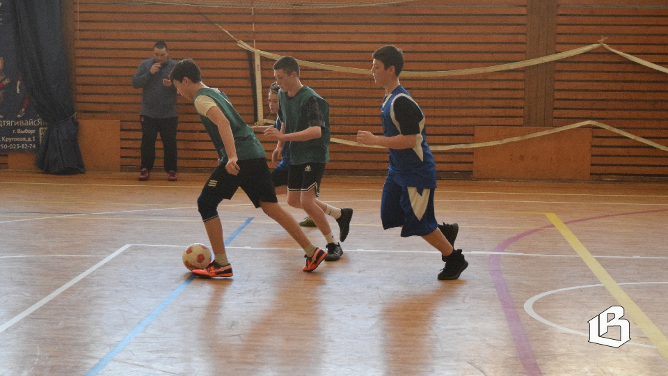 Школьники Выборгского района определили лучших в мини-футболе