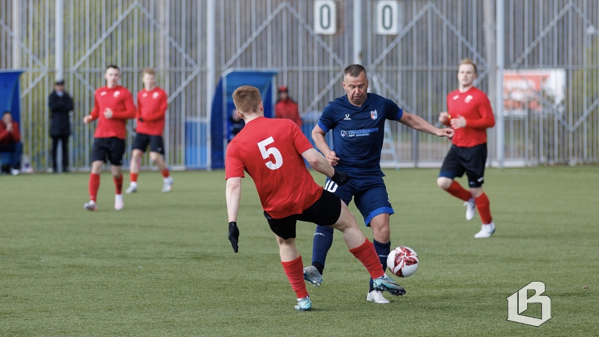 «Фаворит» погасил «Факел» в трудной игре