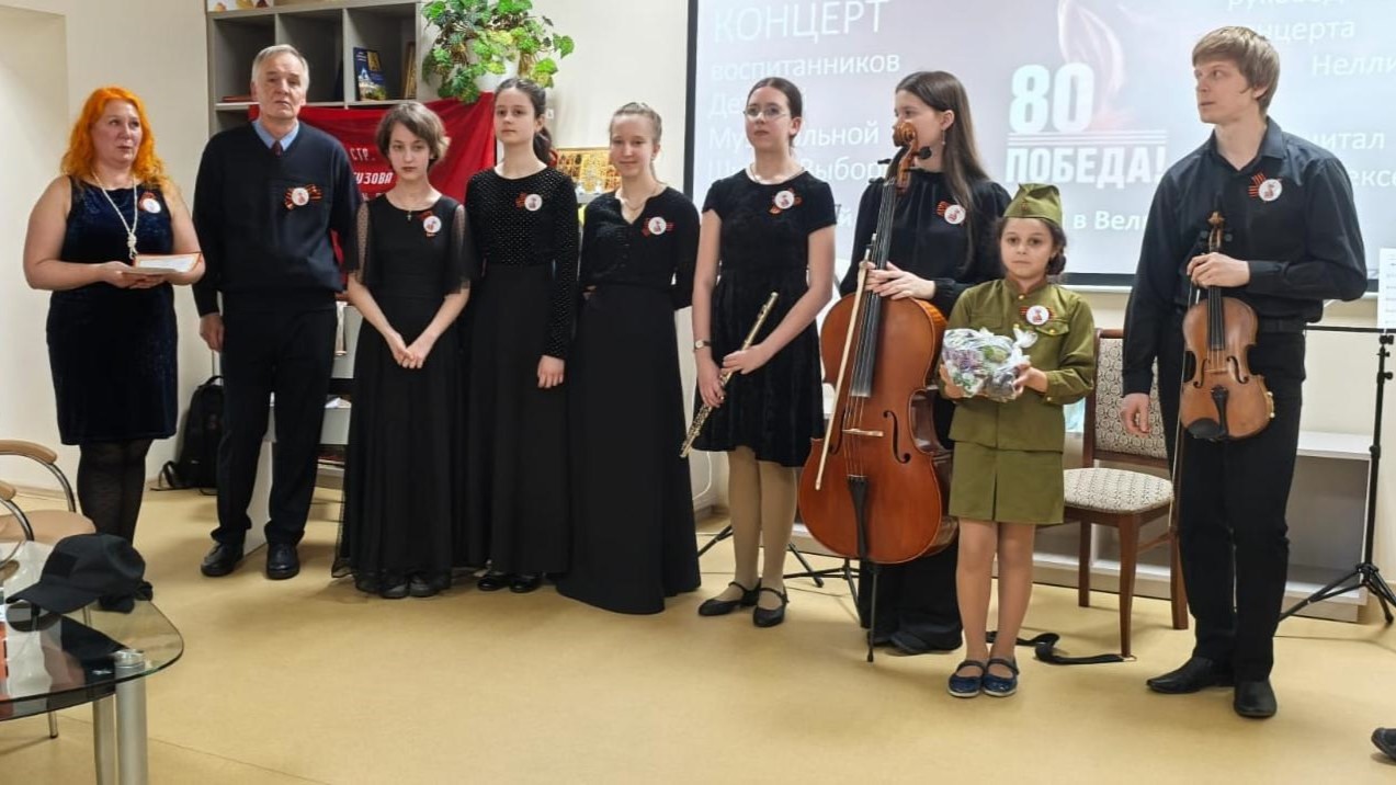 Педагоги и ученики в Выборгском филиале Мультицентра