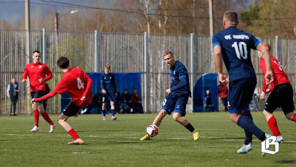 Футболисты «Фаворита» стартовали  в региональном чемпионате  с трудной победы над киришанами