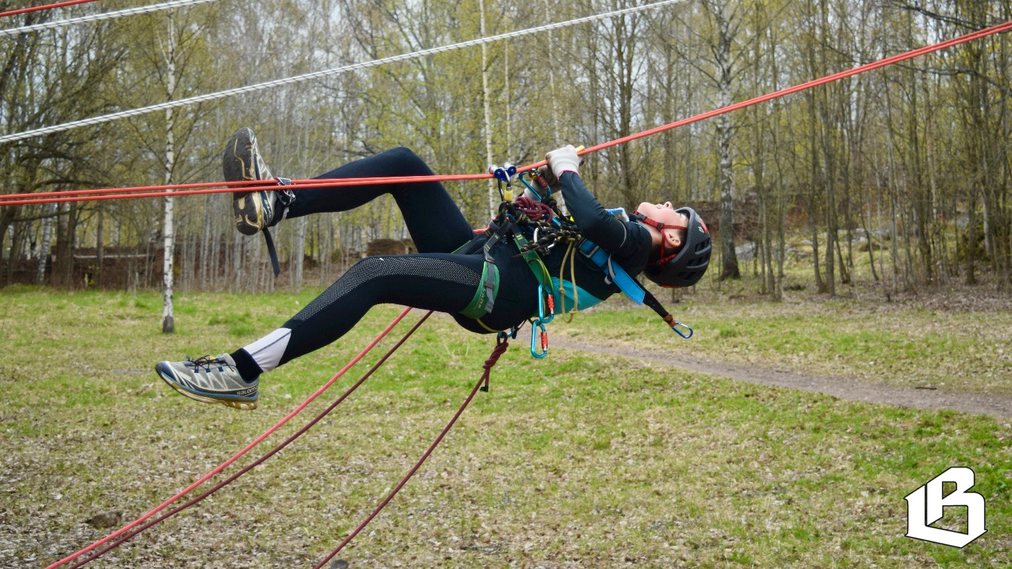 Туристы бежали, ориентировались, проходили испытания