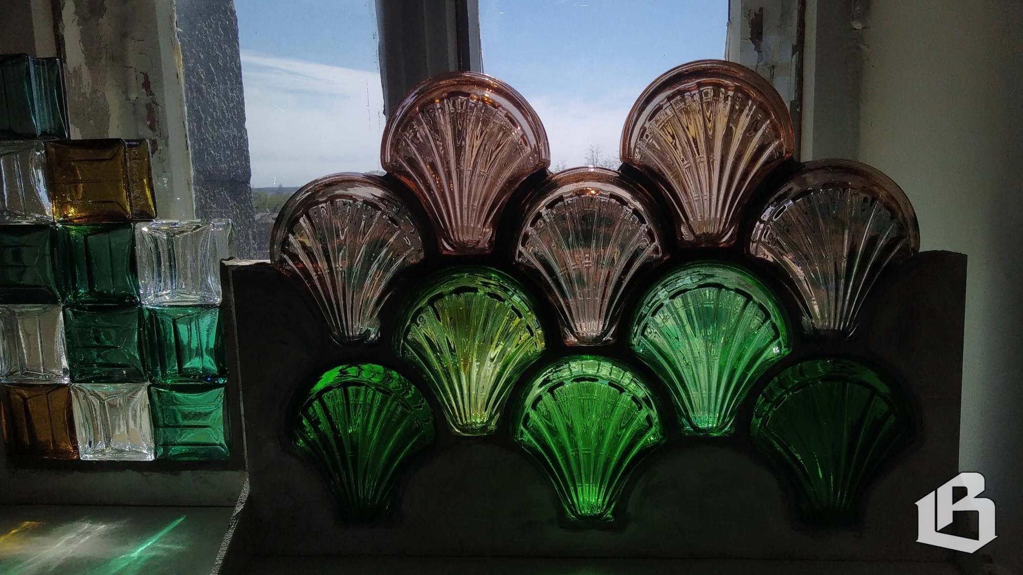 Свет, цвет и хорошее настроение на новой выставке в Замке