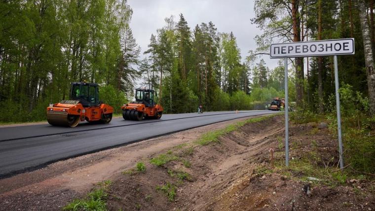 Участок дороги на Возрождение закатывают в асфальт